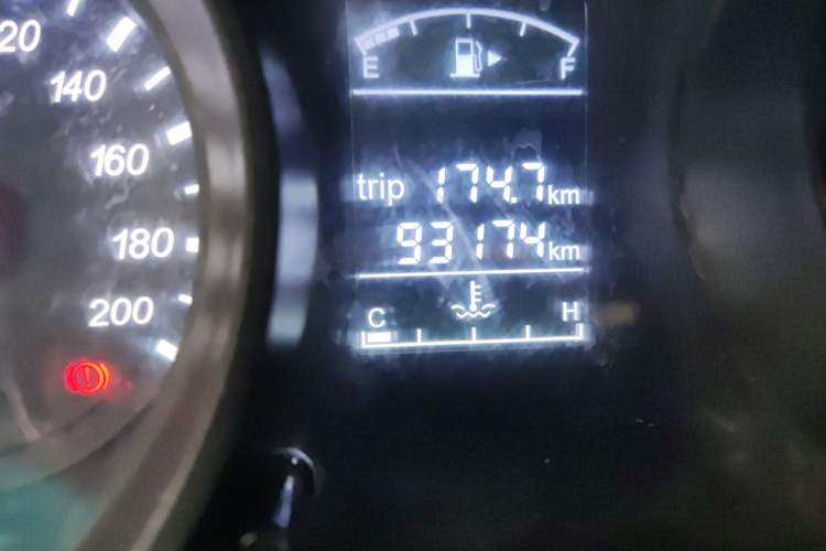 Used Jinbei 750 2015 1.5L Flagship Model Odometer Close Up