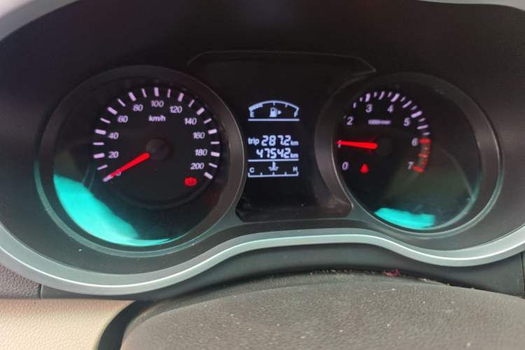 Used Jinbei 750 2015 1.5L Luxury Model Odometer Close Up
