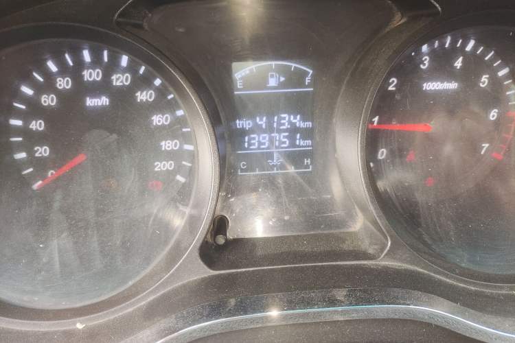 Used Jinbei 750 2015 1.5L Flagship Model Odometer Close Up