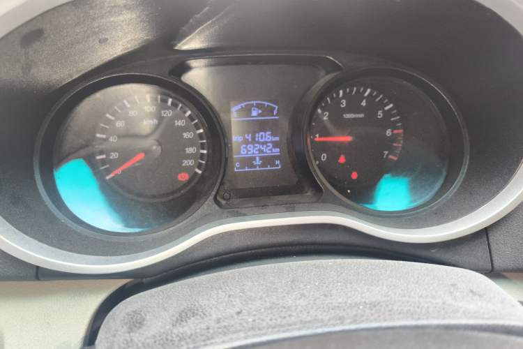 Used Jinbei 750 2015 1.5L Luxury Model Odometer Close Up