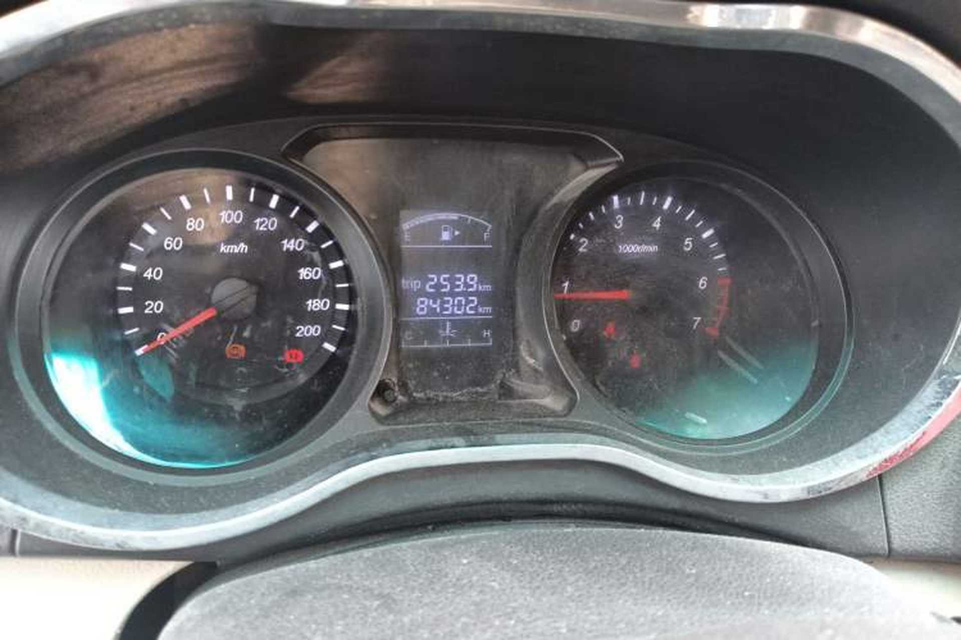 Used Jinbei 750 2015 1.5L Flagship Model Odometer Close Up