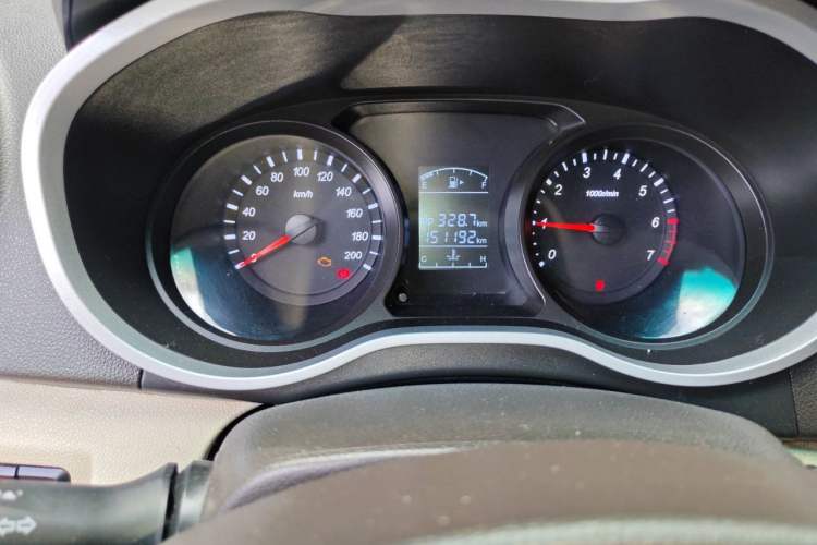 Used Jinbei 750 2015 1.5L Luxury Model Odometer Close Up