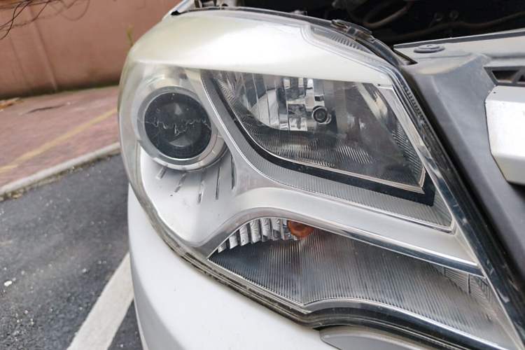 Used Jinbei 750 2015 1.5L Comfort Model Right Front Headlight
