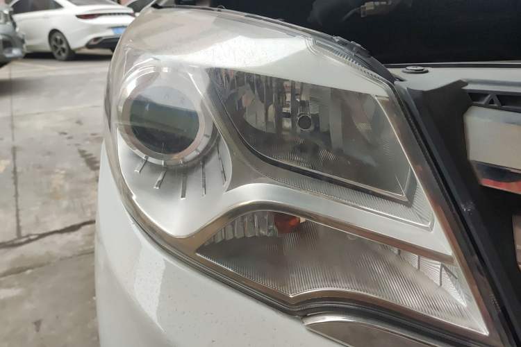 Used Jinbei 750 2015 1.5L Flagship Model Right Front Headlight