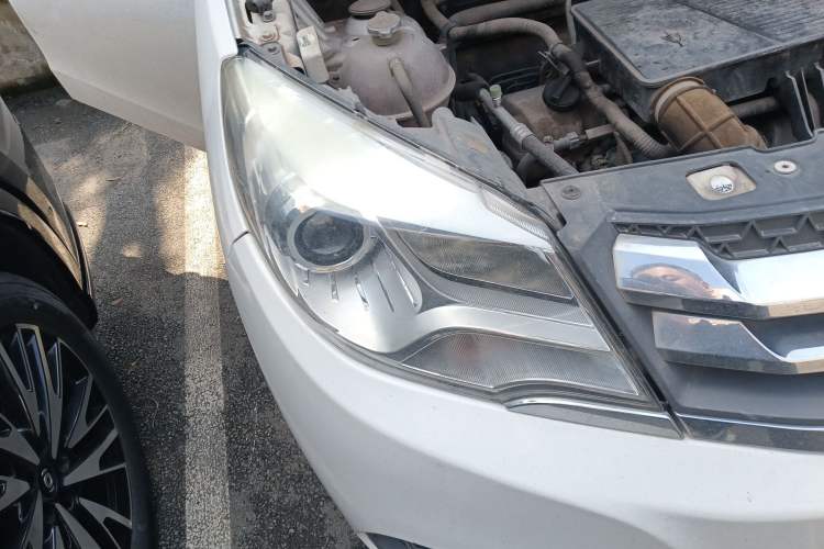 Used Jinbei 750 2015 1.5L Flagship Model Right Front Headlight