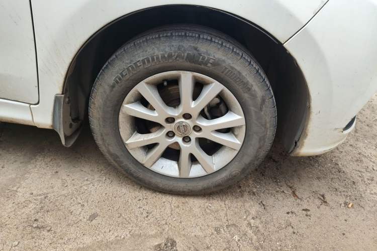 Used Jinbei 750 2015 1.5L Comfort Model Right Front Wheel Hub