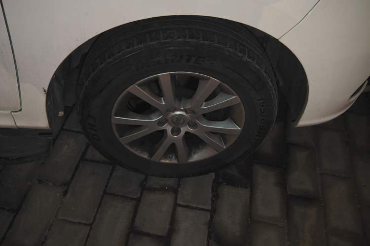 Used Jinbei 750 2015 1.5L Luxury Model Right Front Wheel Hub