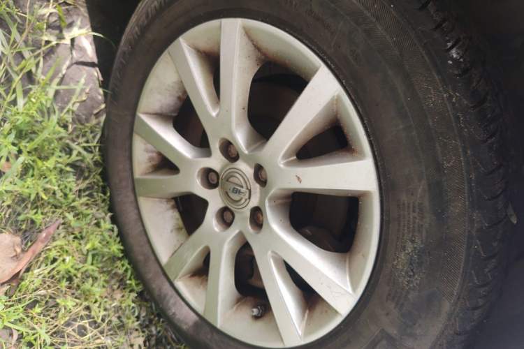 Used Jinbei 750 2015 1.5L Luxury Model Right Front Wheel Hub