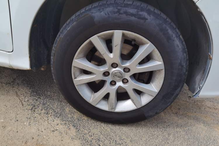 Used Jinbei 750 2015 1.5L Luxury Model Right Front Wheel Hub