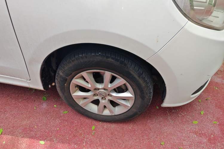 Used Jinbei 750 2015 1.5L Luxury Model Right Front Wheel Hub