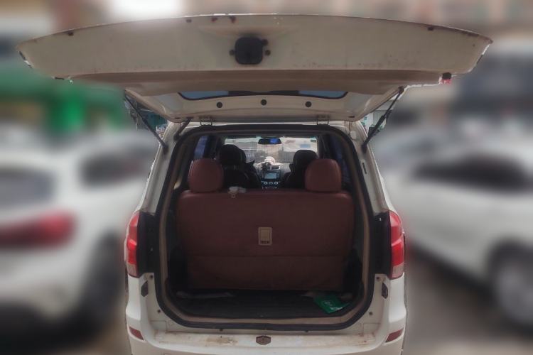 Used Jinbei 750 2015 1.5L Luxury Model Trunk