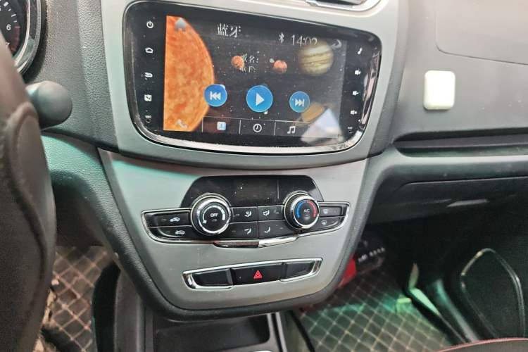 Used Jinbei 750 2016 1.5L e-Drive Version Audio And AC Panel