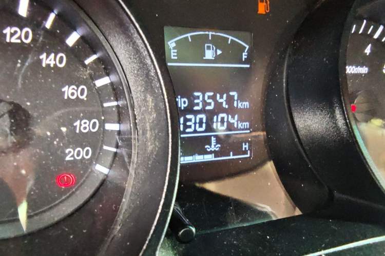 Used Jinbei 750 2016 1.5L e-Drive Version Odometer Close Up