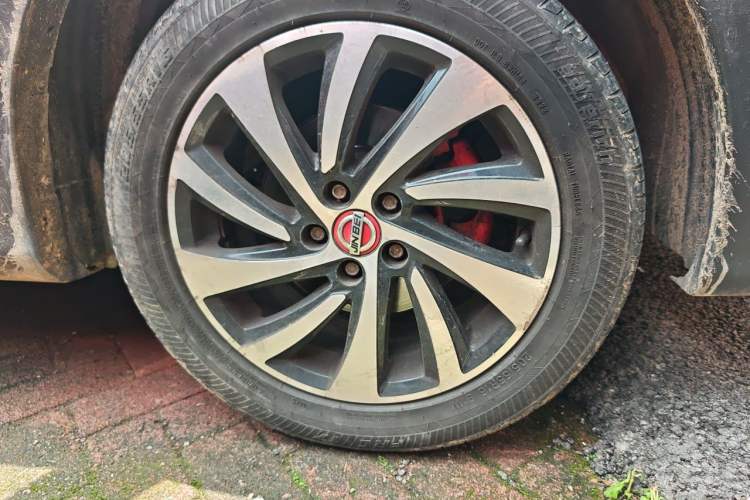Used Jinbei 750 2016 1.5L e-Drive Version Right Front Wheel Hub