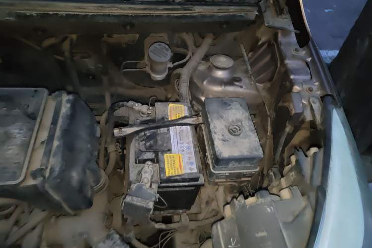 Used Jinbei 750 2016 1.5L Luxury Model Engine Bay Left