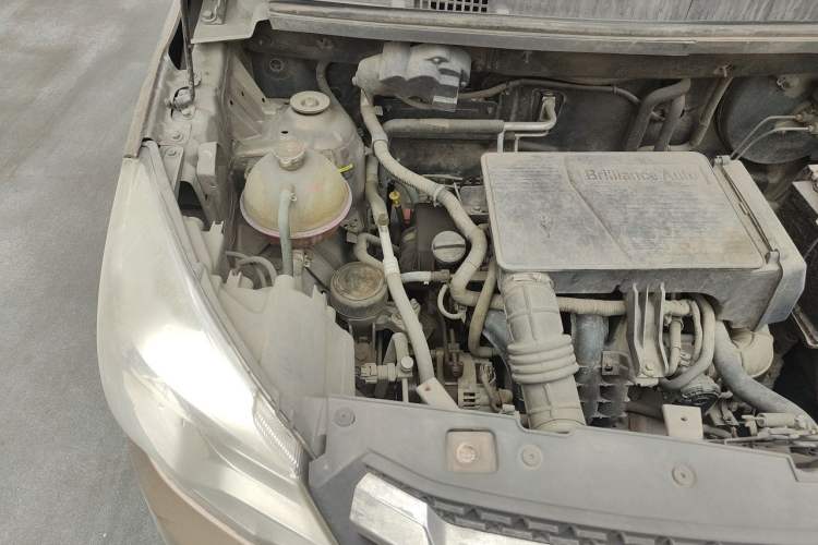 Used Jinbei 750 2016 1.5L Luxury Model Engine Bay Right