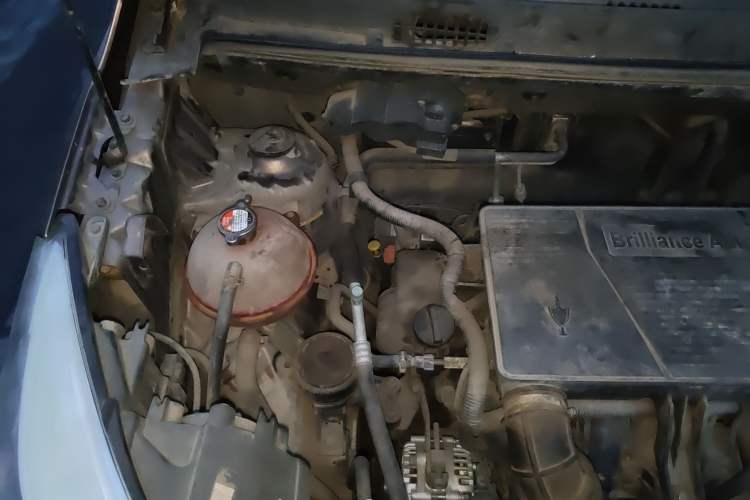 Used Jinbei 750 2016 1.5L Luxury Model Engine Bay Right
