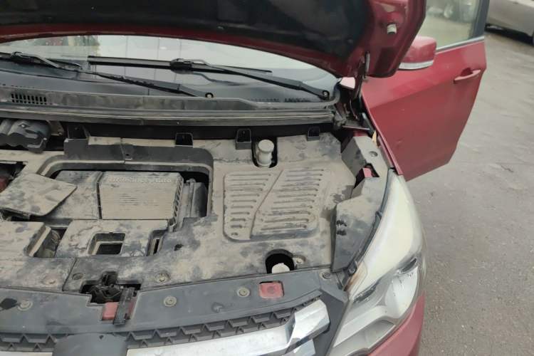 Used Jinbei 750 2016 1.5L Flagship Edition Engine Bay Left