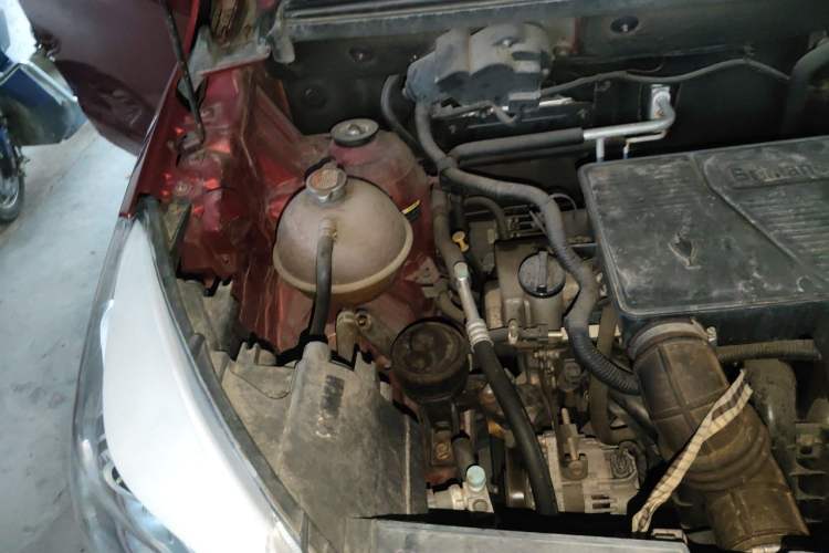 Used Jinbei 750 2016 1.5L Flagship Edition Engine Bay Right