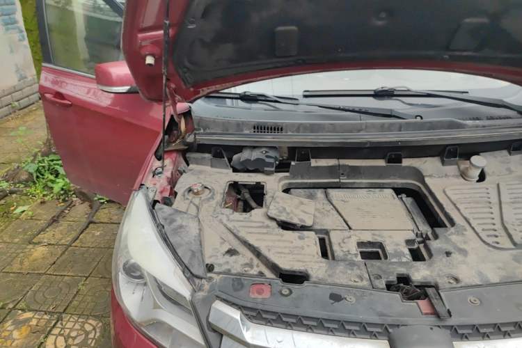 Used Jinbei 750 2016 1.5L Flagship Edition Engine Bay Right