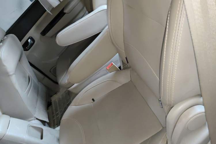 Used Jinbei 750 2016 1.5L Flagship Edition Left Rear Seat