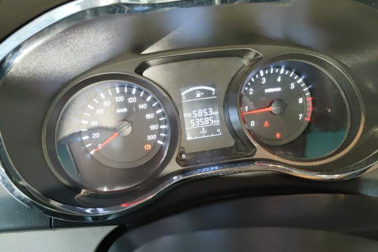 Used Jinbei 750 2016 1.5L Flagship Edition Odometer Close Up