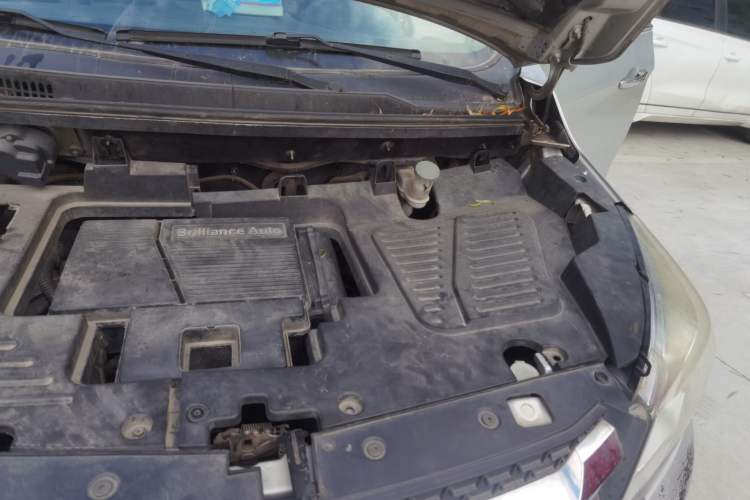 Used Jinbei 750 2016 1.5L Flagship Edition Engine Bay Left