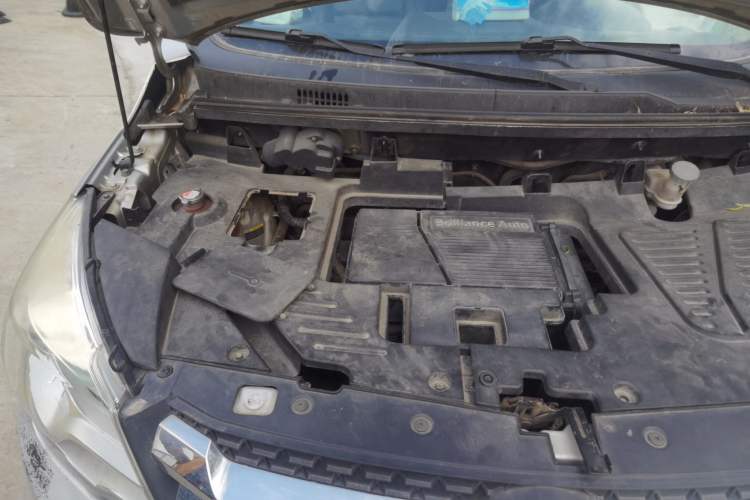 Used Jinbei 750 2016 1.5L Flagship Edition Engine Bay Right