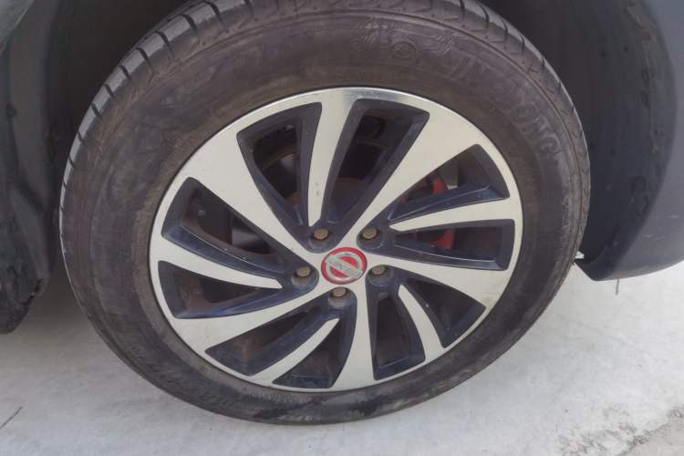 Used Jinbei 750 2016 1.5L Flagship Edition Right Front Wheel Hub