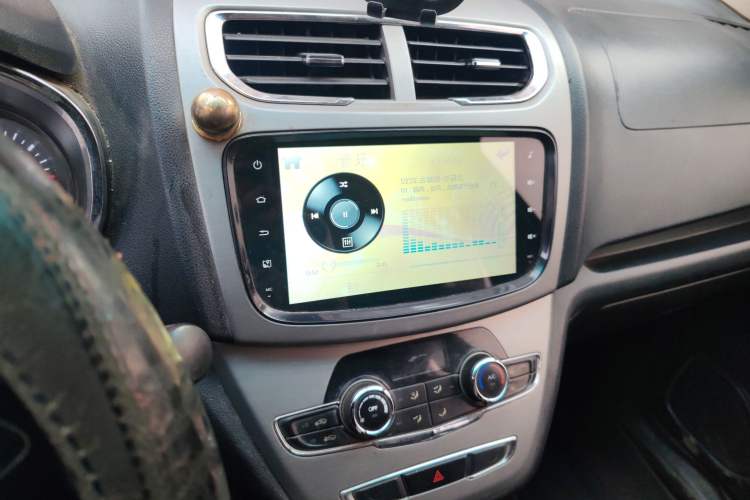 Used Jinbei 750 2016 1.5L e-Drive Version Audio And AC Panel