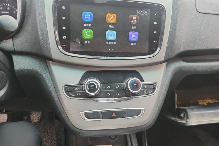 Used Jinbei 750 2016 1.5L e-Drive Version Audio And AC Panel