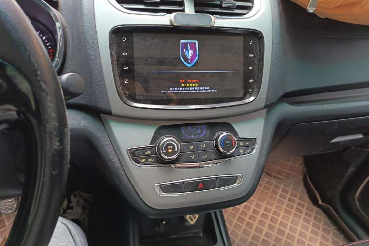 Used Jinbei 750 2016 1.5L e-Drive Version Audio And AC Panel