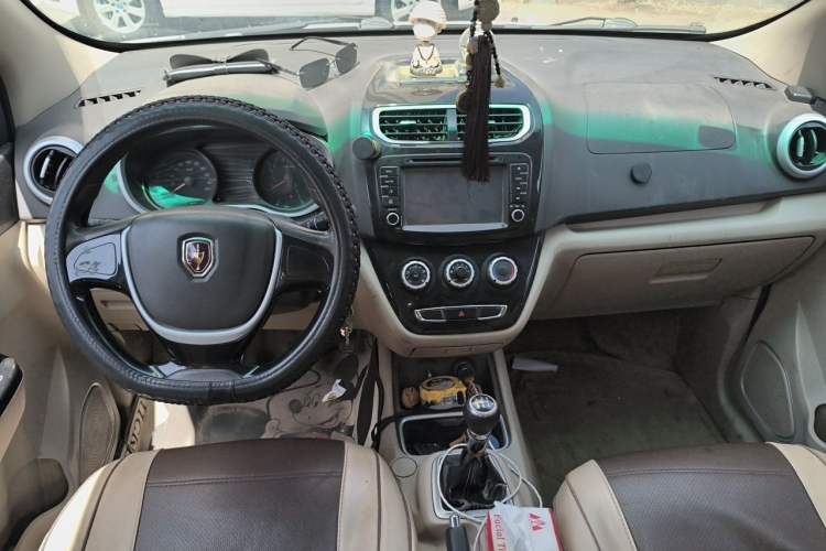 Used Jinbei 750 2016 1.5L Luxury Model Center Console