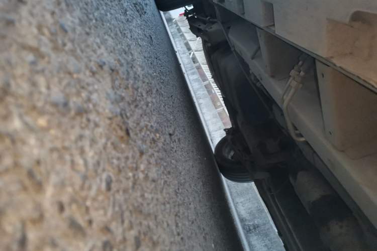 Used Jinbei 750 2016 1.5L e-Drive Version Chassis Front Right