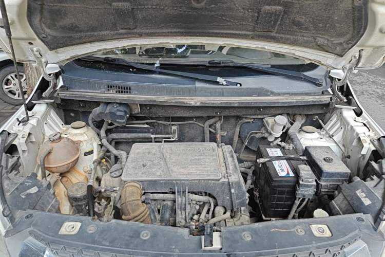Used Jinbei 750 2016 1.5L Flagship Edition Engine Bay