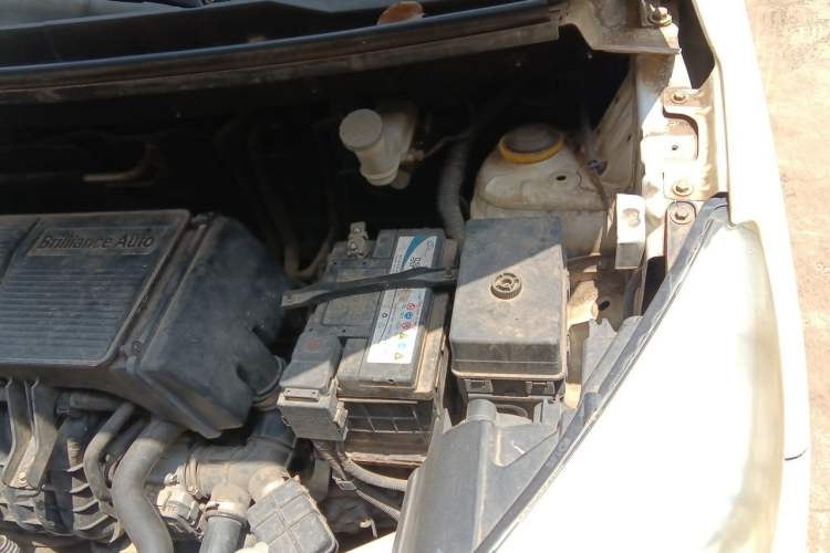Used Jinbei 750 2016 1.5L Luxury Model Engine Bay Left