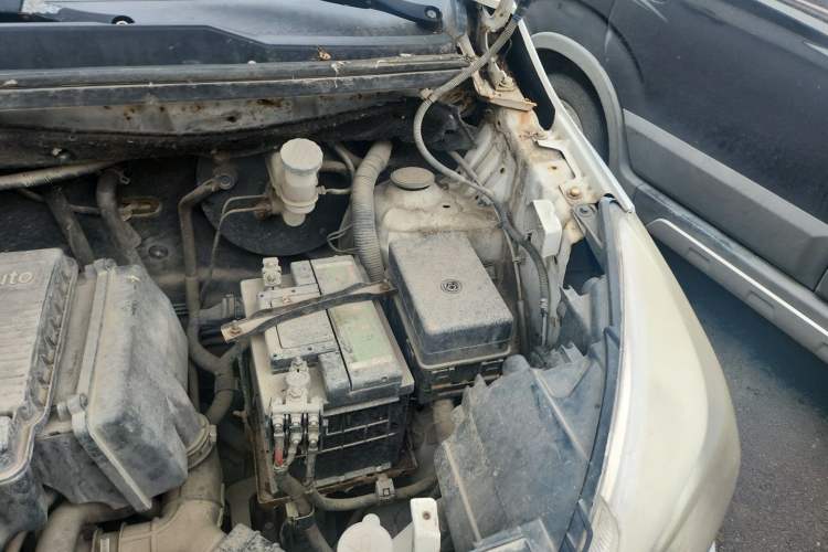 Used Jinbei 750 2016 1.5L e-Drive Version Engine Bay Left