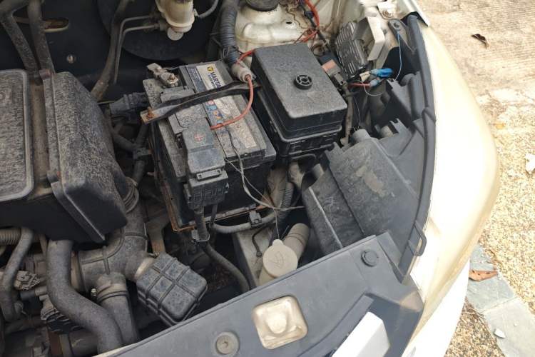 Used Jinbei 750 2016 1.5L Luxury Model Engine Bay Left