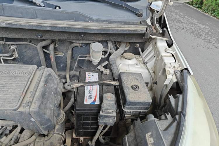 Used Jinbei 750 2016 1.5L Flagship Edition Engine Bay Left