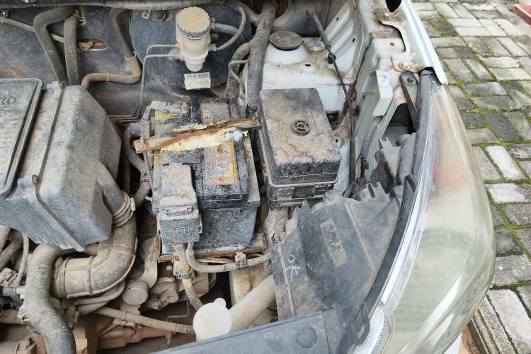 Used Jinbei 750 2016 1.5L e-Drive Version Engine Bay Left