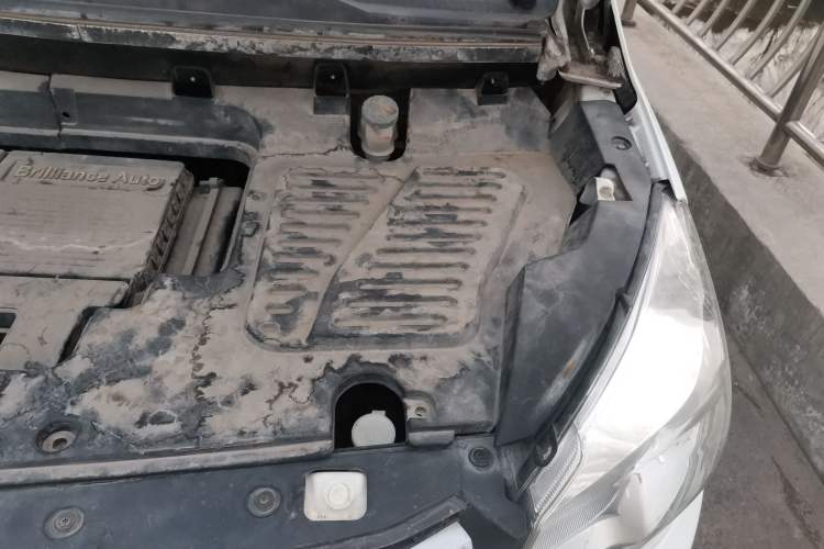 Used Jinbei 750 2016 1.5L e-Drive Version Engine Bay Left