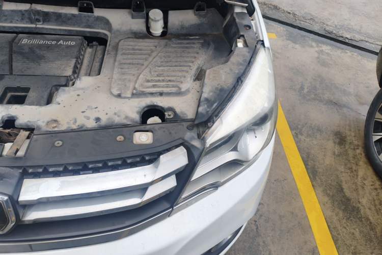 Used Jinbei 750 2016 1.5L Flagship Edition Engine Bay Left