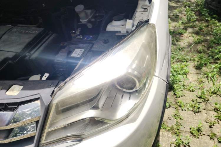 Used Jinbei 750 2016 1.5L Luxury Model Engine Bay Left