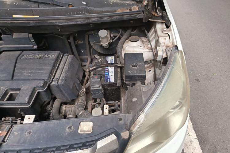Used Jinbei 750 2016 1.5L e-Drive Version Engine Bay Left
