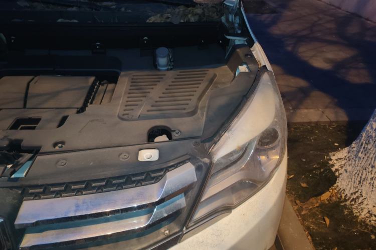 Used Jinbei 750 2016 1.5L Flagship Edition Engine Bay Left