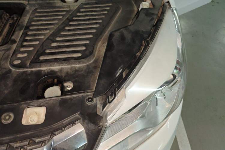 Used Jinbei 750 2016 1.5L Luxury Model Engine Bay Left