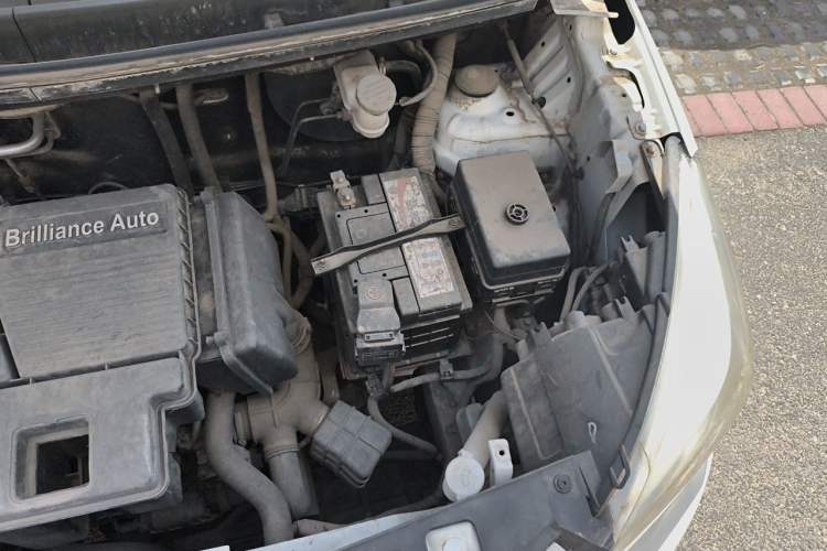 Used Jinbei 750 2016 1.5L Luxury Model Engine Bay Left