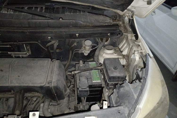 Used Jinbei 750 2016 1.5L Luxury Model Engine Bay Left