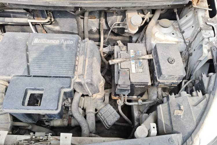 Used Jinbei 750 2016 1.5L Luxury Model Engine Bay Left