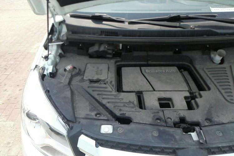 Used Jinbei 750 2016 1.5L Flagship Edition Engine Bay Right